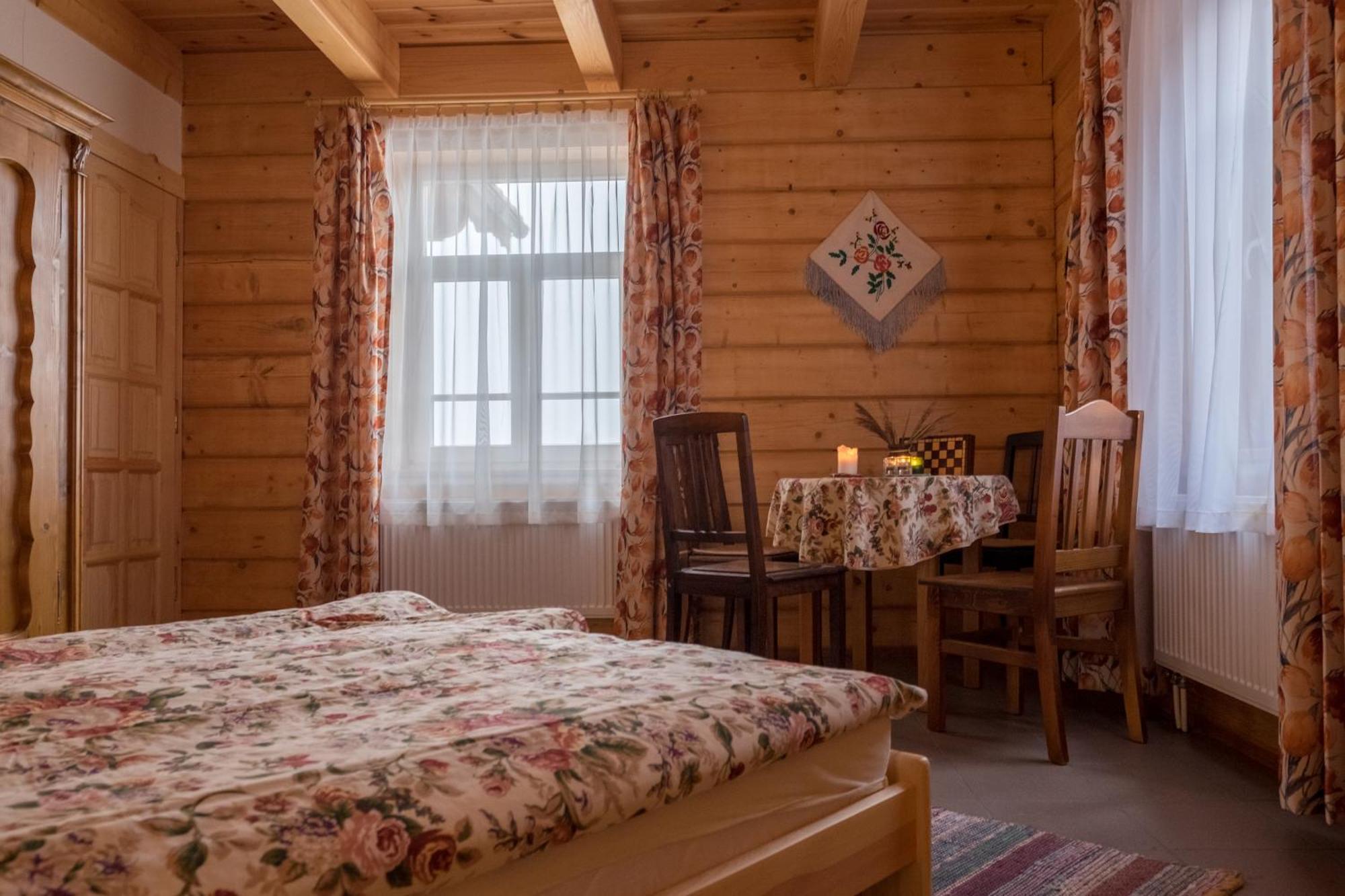 Miodowa Kolonia Bed & Breakfast Bialowieza Luaran gambar
