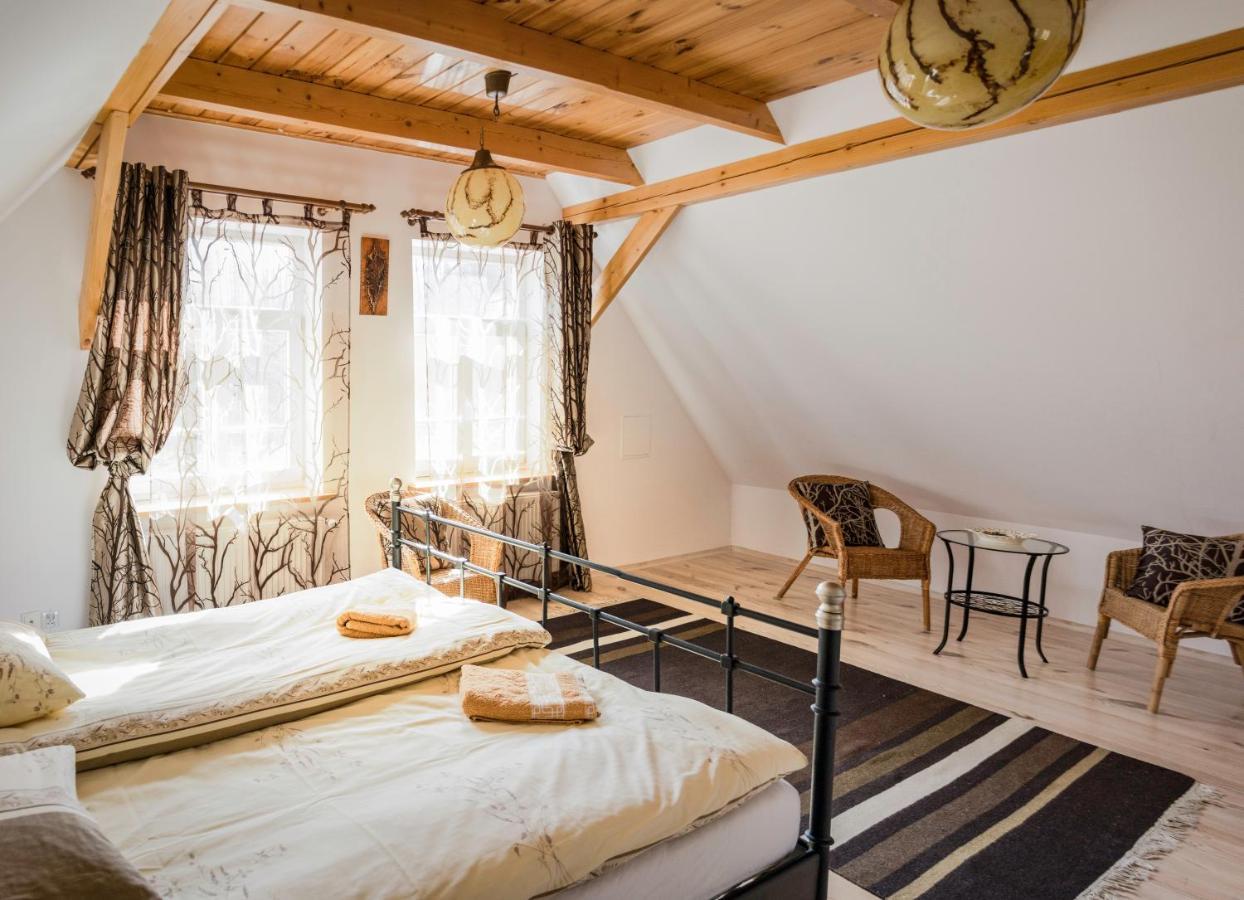Miodowa Kolonia Bed & Breakfast Bialowieza Luaran gambar